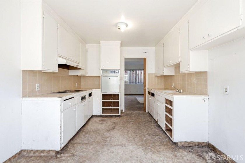 Rare vacant at close Laurel District duplex with long-term - photo 46