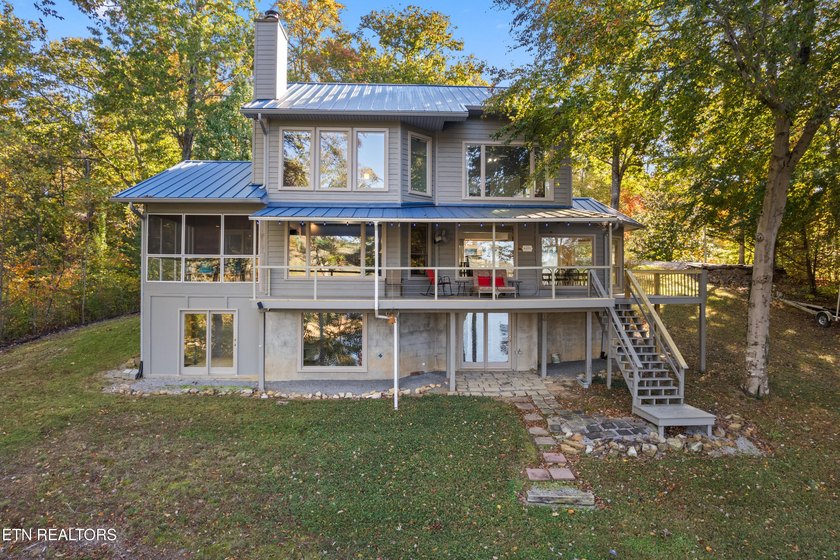 WELCOME TO YOUR BEAUTIFULLY MAINTAINED LAKEFRONT HOME. This - photo 47