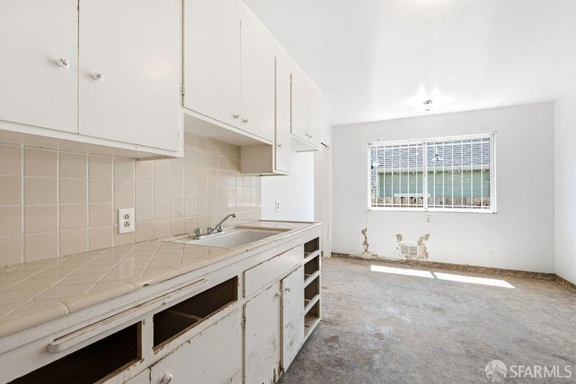 Rare vacant at close Laurel District duplex with long-term - photo 47