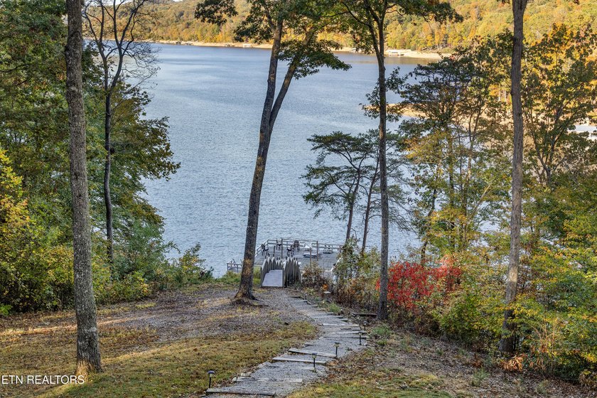 WELCOME TO YOUR BEAUTIFULLY MAINTAINED LAKEFRONT HOME. This - photo 48
