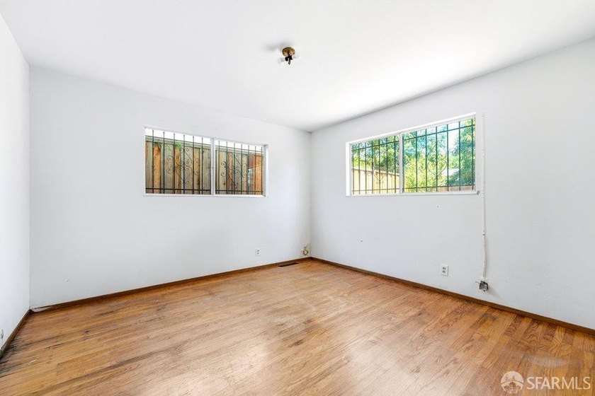 Rare vacant at close Laurel District duplex with long-term - photo 48