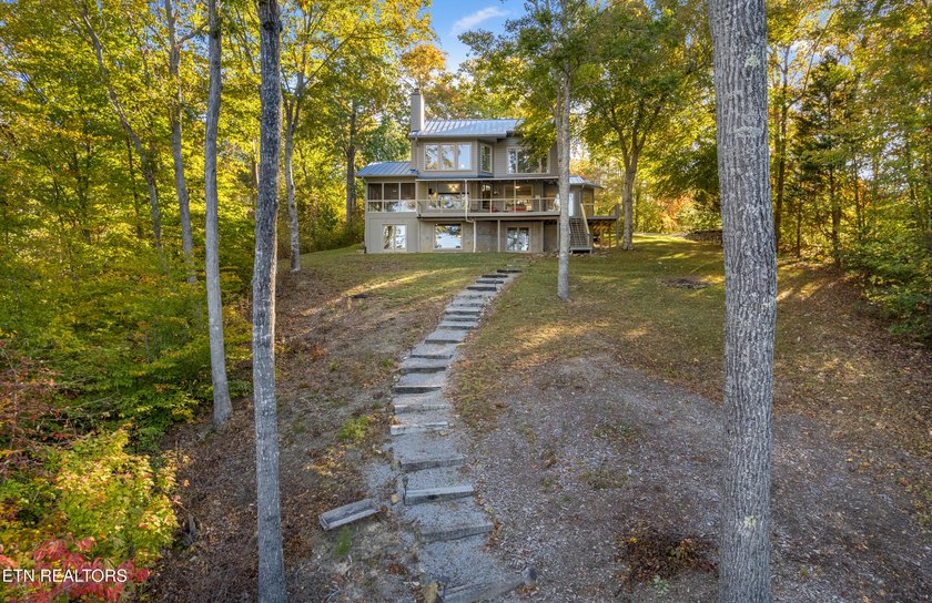 WELCOME TO YOUR BEAUTIFULLY MAINTAINED LAKEFRONT HOME. This - photo 50