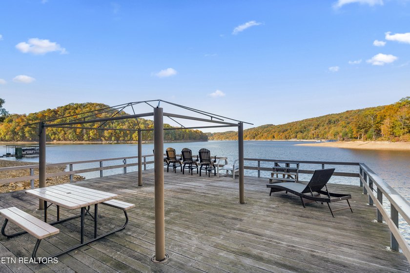 WELCOME TO YOUR BEAUTIFULLY MAINTAINED LAKEFRONT HOME. This - photo 51