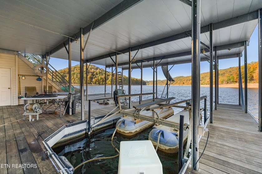 WELCOME TO YOUR BEAUTIFULLY MAINTAINED LAKEFRONT HOME. This - photo 55