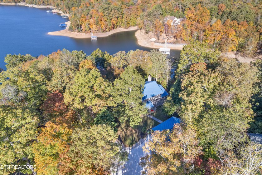 WELCOME TO YOUR BEAUTIFULLY MAINTAINED LAKEFRONT HOME. This - photo 58