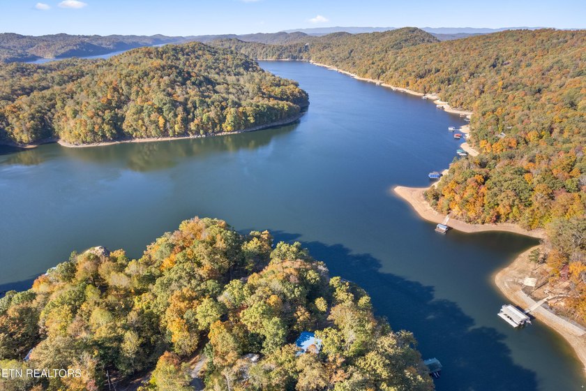 WELCOME TO YOUR BEAUTIFULLY MAINTAINED LAKEFRONT HOME. This - photo 59