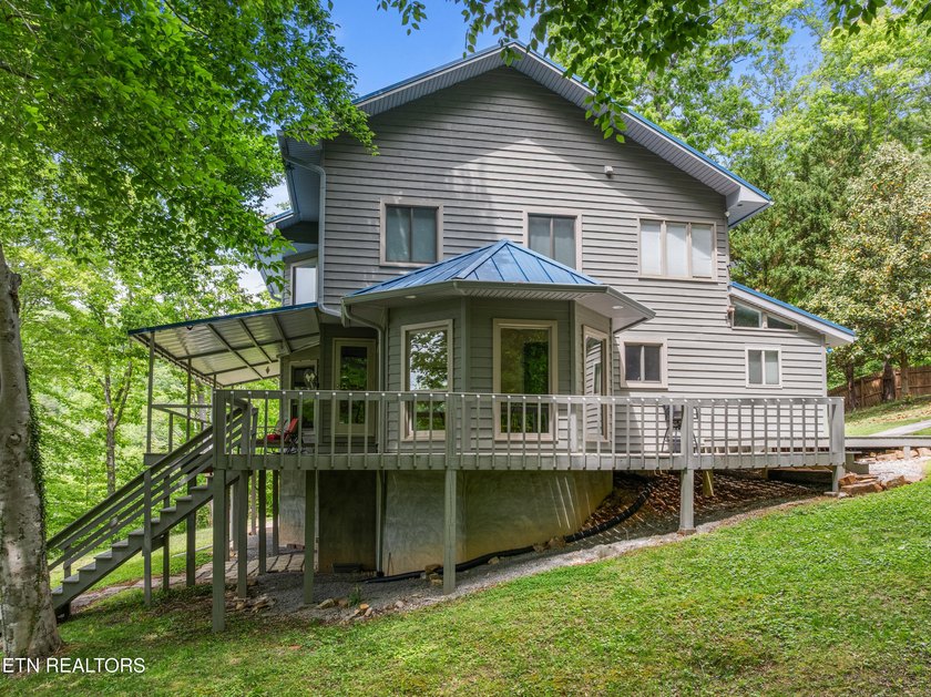 WELCOME TO YOUR BEAUTIFULLY MAINTAINED LAKEFRONT HOME. This - photo 60