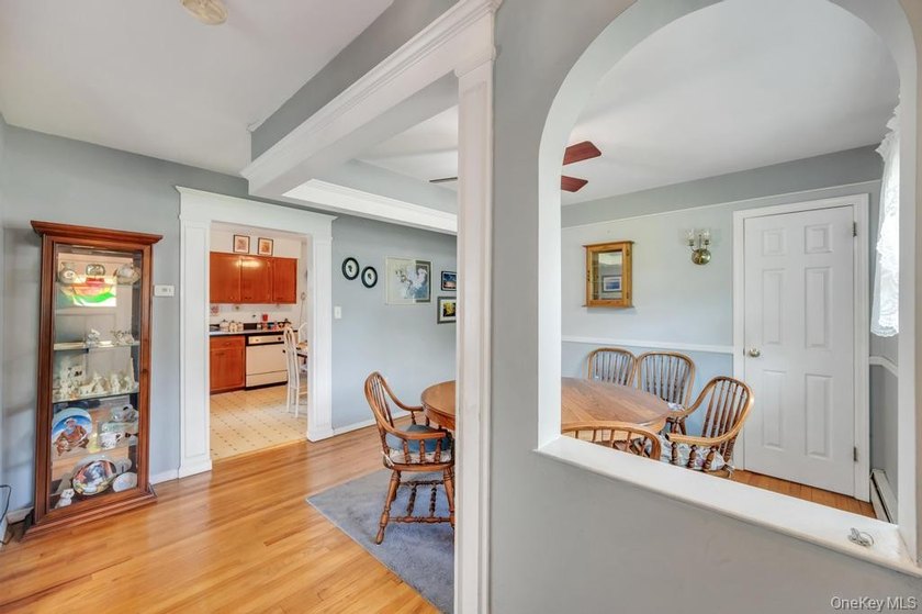 Welcome to this charming 3-bedroom, 1 1/2-bath ranch perfectly - photo 8