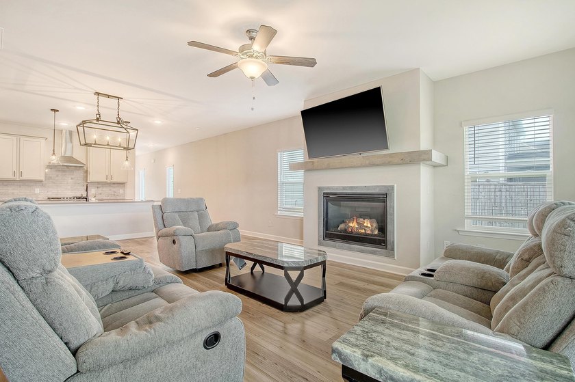 Proudly presenting this exceptional 4-bedroom, 2.5-bathroom home - photo 12
