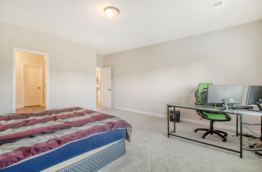 Proudly presenting this exceptional 4-bedroom, 2.5-bathroom home - photo 18