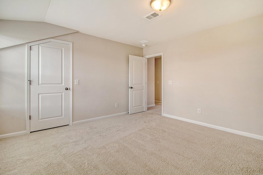 Proudly presenting this exceptional 4-bedroom, 2.5-bathroom home - photo 34