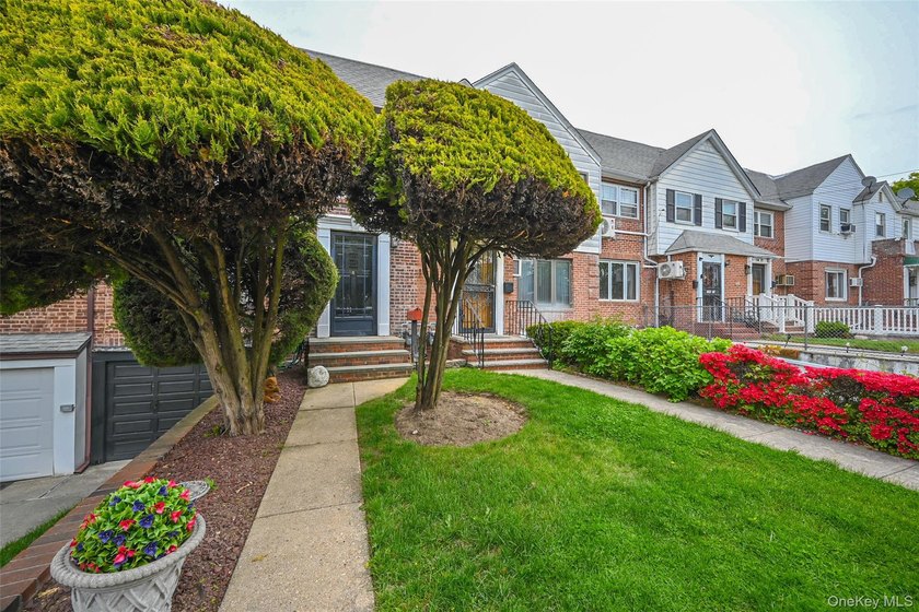 Solid all-brick attached Colonial in prime Flushing location - photo 3