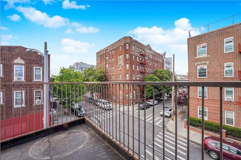 Welcome to this luxury three-bedroom, two bath duplex - photo 3