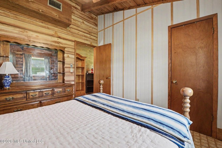 Embrace the Ultimate Country Lifestyle on 5+ Acres! Welcome home - photo 17
