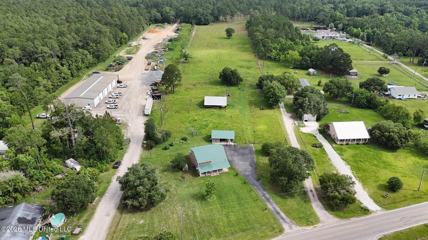 Embrace the Ultimate Country Lifestyle on 5+ Acres! Welcome home - photo 26