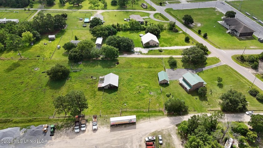 Embrace the Ultimate Country Lifestyle on 5+ Acres! Welcome home - photo 27