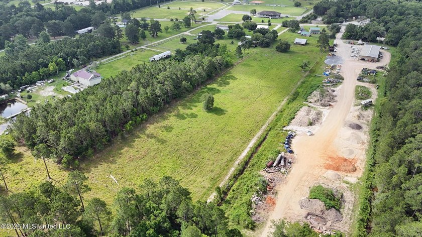 Embrace the Ultimate Country Lifestyle on 5+ Acres! Welcome home - photo 28