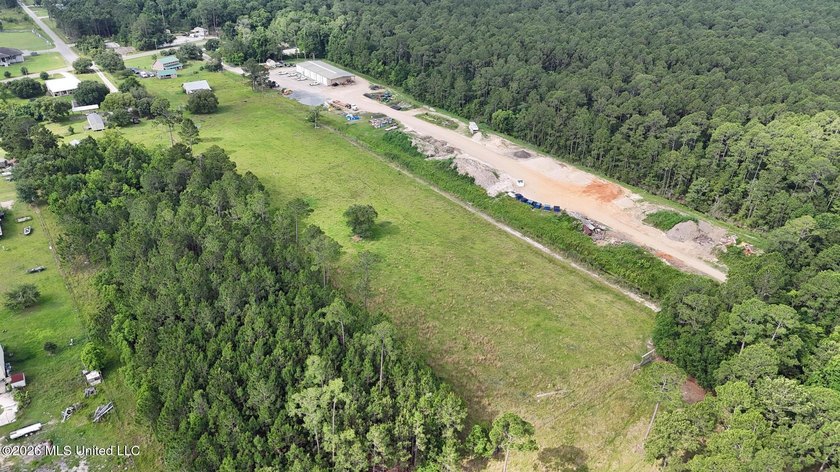 Embrace the Ultimate Country Lifestyle on 5+ Acres! Welcome home - photo 29