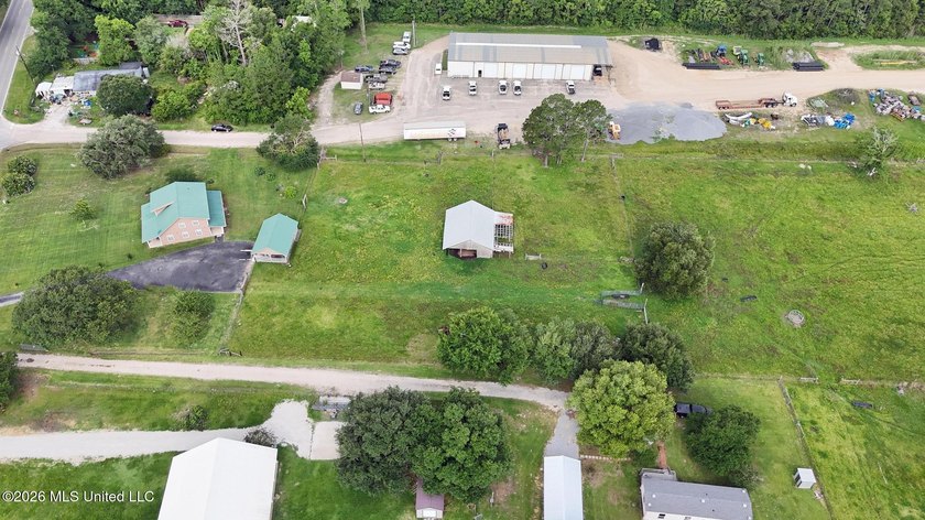 Embrace the Ultimate Country Lifestyle on 5+ Acres! Welcome home - photo 31