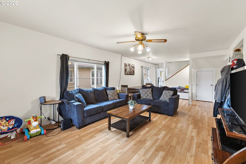 Welcome home to this charming 4 bedroom, 1 bathroom home - photo 2