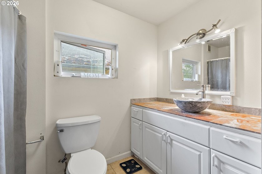 Welcome home to this charming 4 bedroom, 1 bathroom home - photo 10
