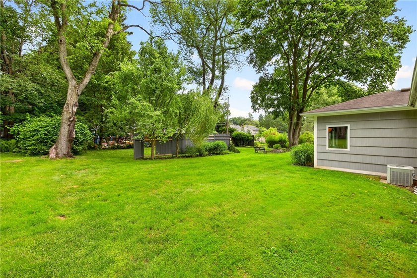 Welcome to easy, one-floor living 3 Bedroom ranch in the highly - photo 5