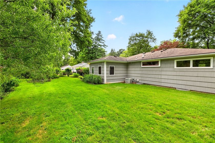 Welcome to easy, one-floor living 3 Bedroom ranch in the highly - photo 6