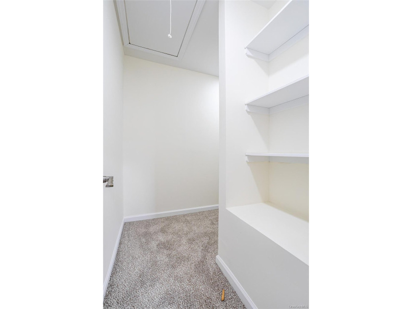 Move right into this renovated, Townhouse, with 2-bedrooms, 1.5 - photo 19