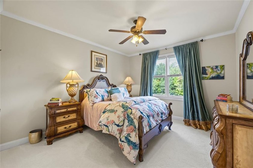 Experience timeless elegance in this exceptional 4-sided brick - photo 22