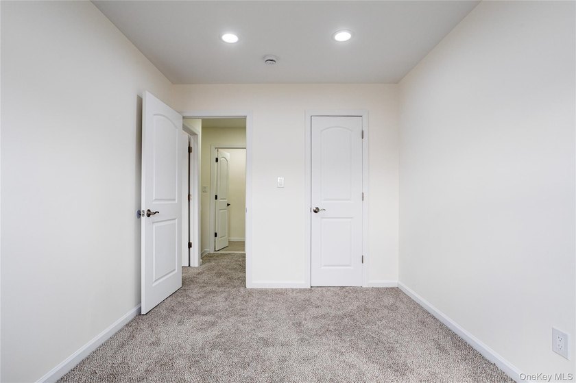 Move right into this renovated, Townhouse, with 2-bedrooms, 1.5 - photo 22