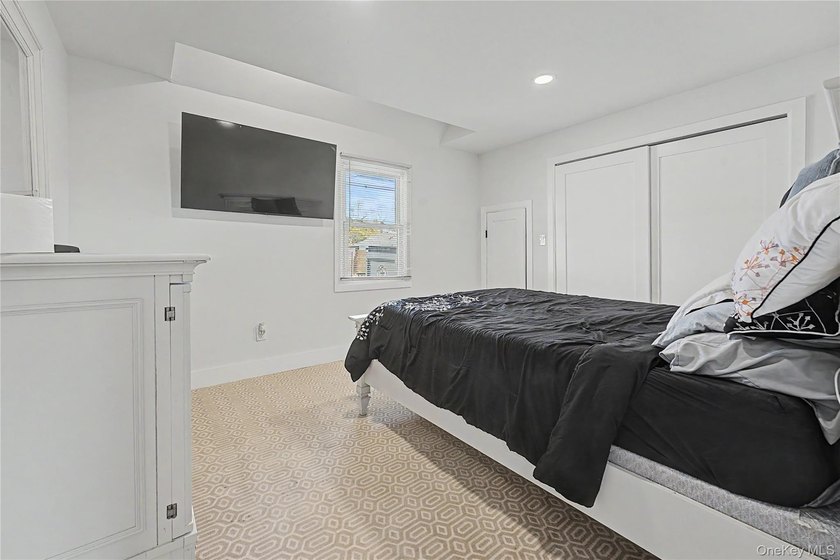 Beautifully updated 4 bedroom, 2 bath home featuring fresh paint - photo 5