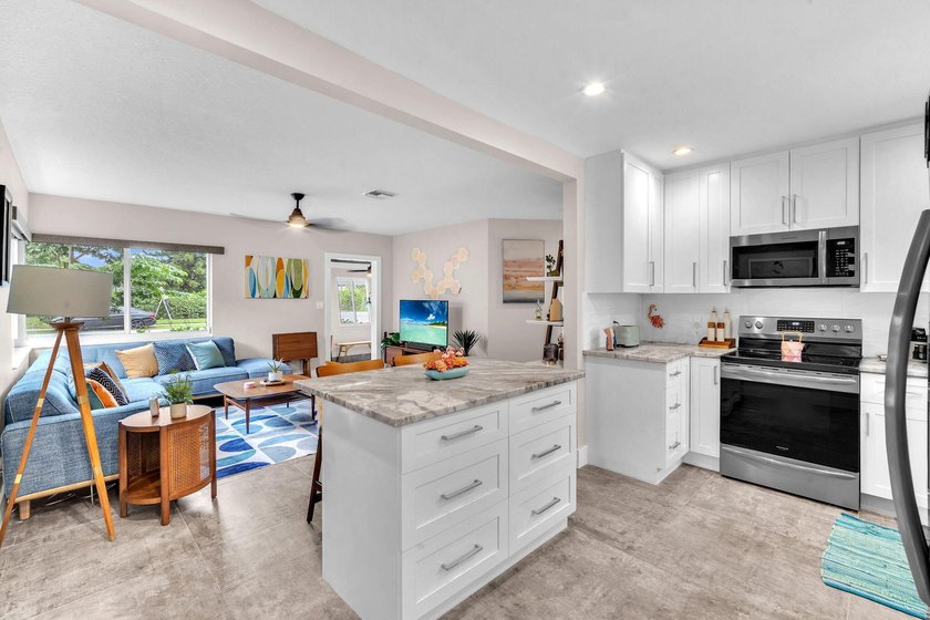 Beautifully updated 2-bedroom home in one of Wilton Manors' most - photo 12