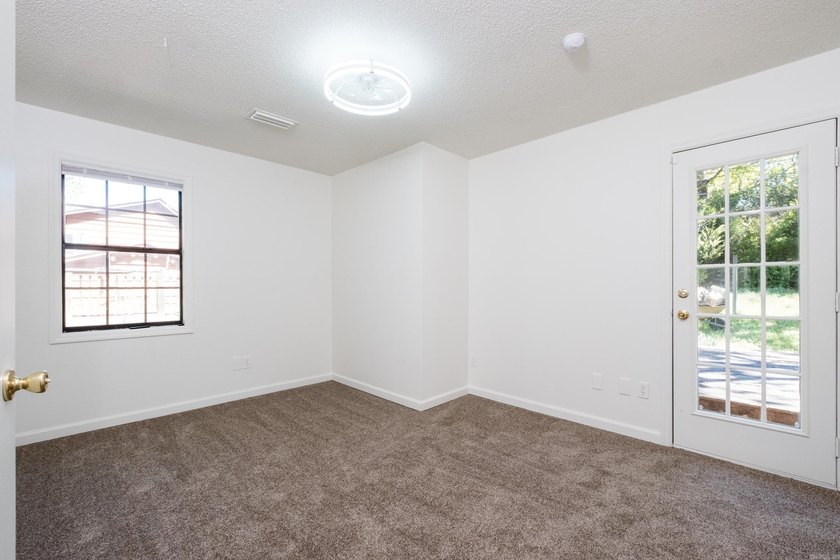 THERE IS AN ARMED ALARM, PLEASE SEE AGENT REMARKS FOR - photo 33