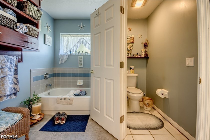 Welcome to this beautifully maintained 2-bedroom, 2-bathroom - photo 46