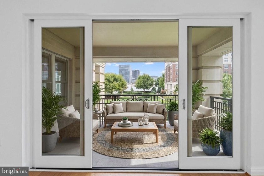 Luxury water-view condominium at The Ritz-Carlton Residences - photo 10