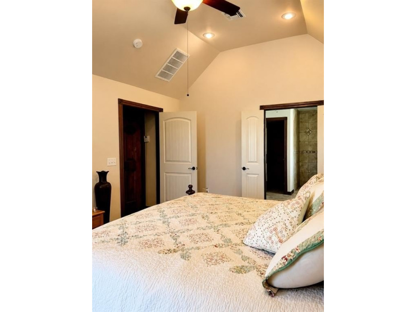 Welcome home to this beautifully maintained custom-built home - photo 14