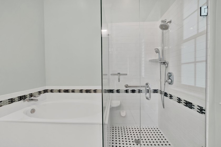 3BR+Den/2BA DiVosta built w/ heated pool in Abacoa's New Haven! - photo 31