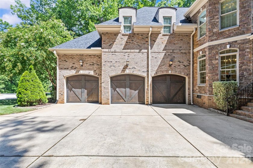 Welcome to 3030 Ashford Glen Drive, a beautifully renovated - photo 4