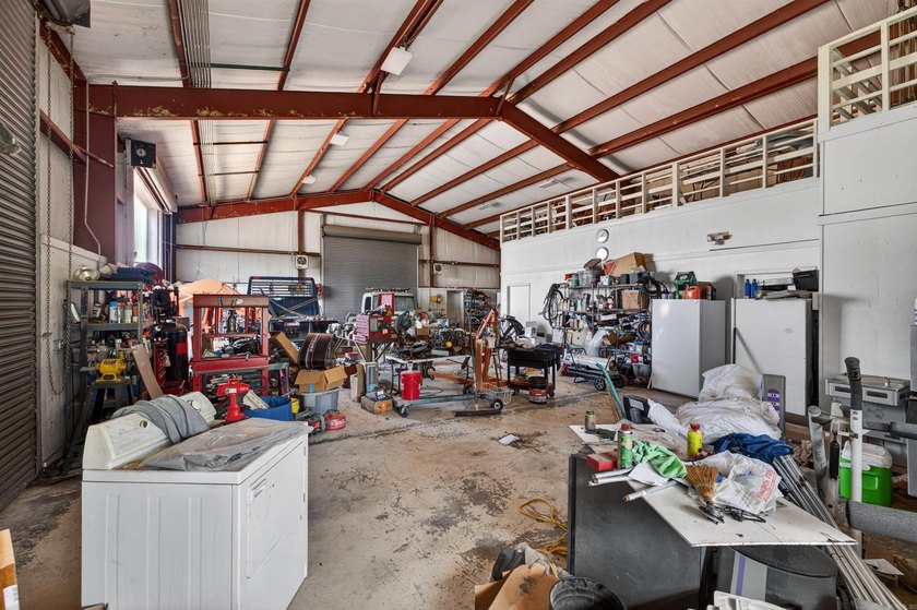 Welcome to an extraordinary legacy property at 211 Hale Rd - photo 50