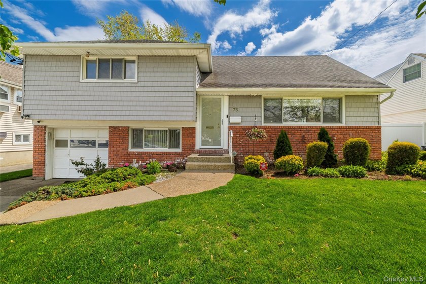 Welcome to this beautifully updated, move-in ready expanded - photo 2