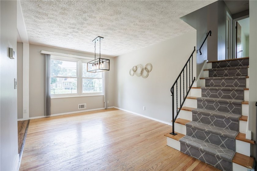 Welcome home to this beautifully maintained 3-bedroom - photo 8