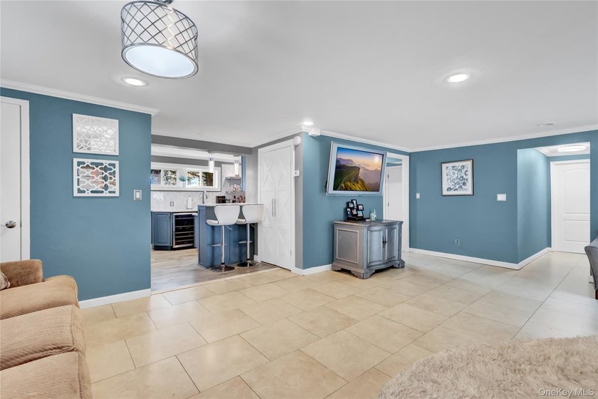 Welcome to 512 Links Drive East in Oceanside. This beautiful - photo 13