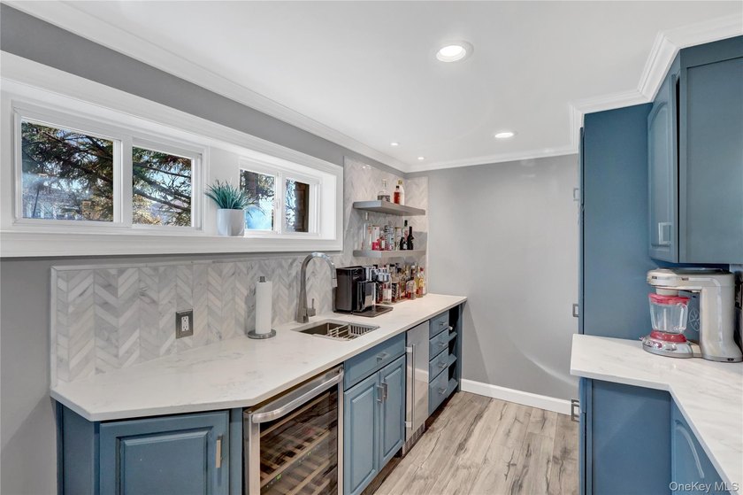 Welcome to 512 Links Drive East in Oceanside. This beautiful - photo 14