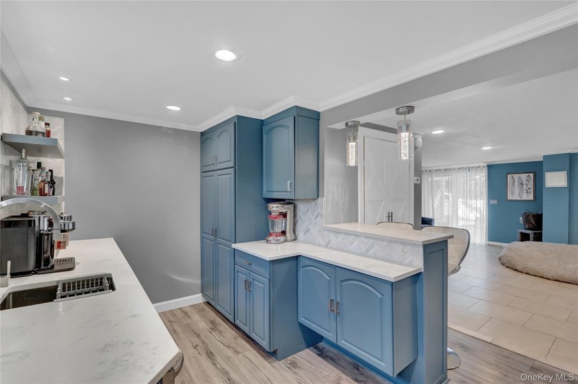 Welcome to 512 Links Drive East in Oceanside. This beautiful - photo 15
