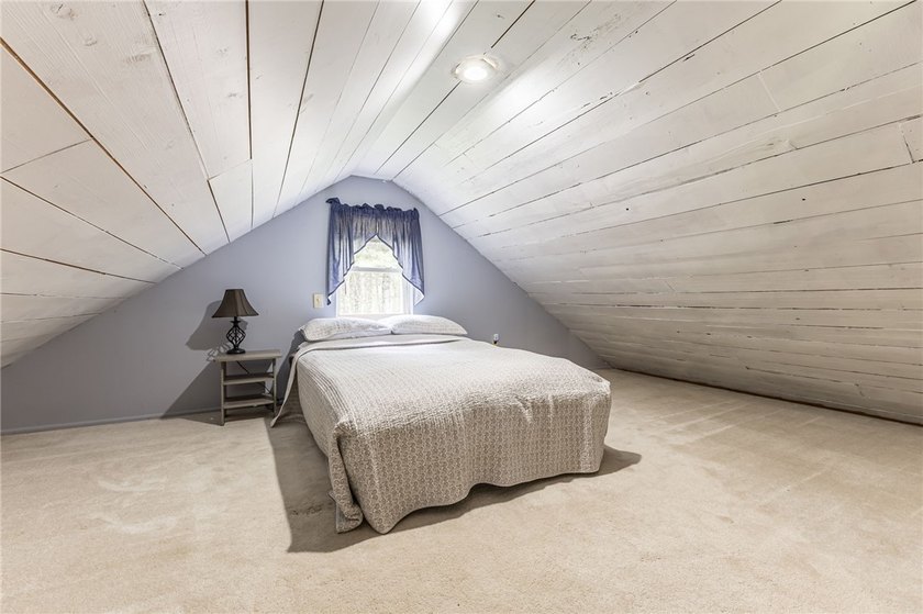 Tucked away on a peaceful private road, this heavenly log home - photo 31