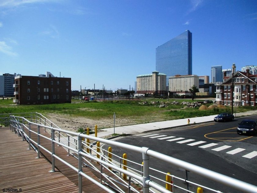 Single Family detached home with attached garage, only 27 Years - photo 31