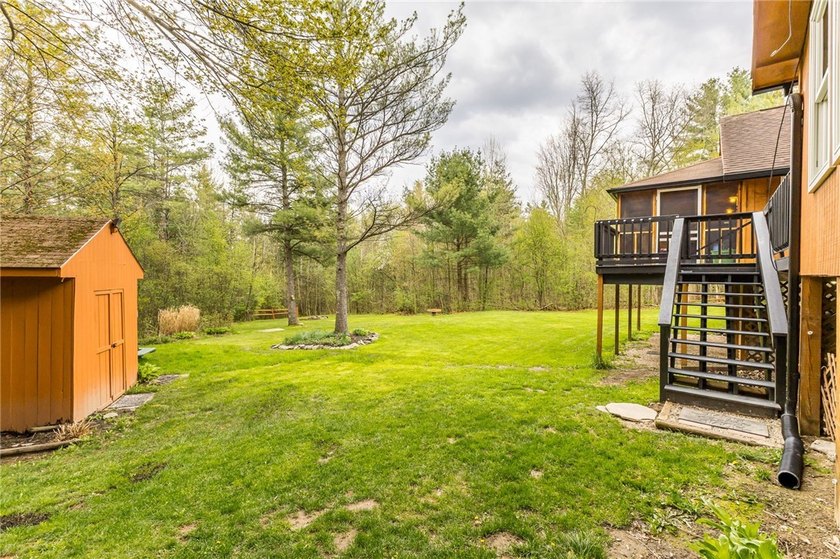Tucked away on a peaceful private road, this heavenly log home - photo 38