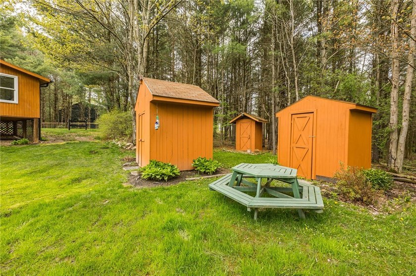 Tucked away on a peaceful private road, this heavenly log home - photo 40
