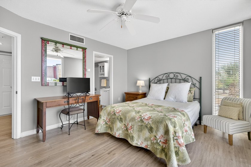 Let it be SUNSHINE - PRICED TO SELL! This beautifully maintained - photo 4