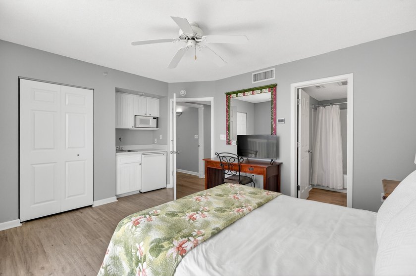 Let it be SUNSHINE - PRICED TO SELL! This beautifully maintained - photo 5